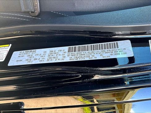 Used 2018 Jeep Wrangler Unlimited Rubicon w/ Connectivity Group image 34