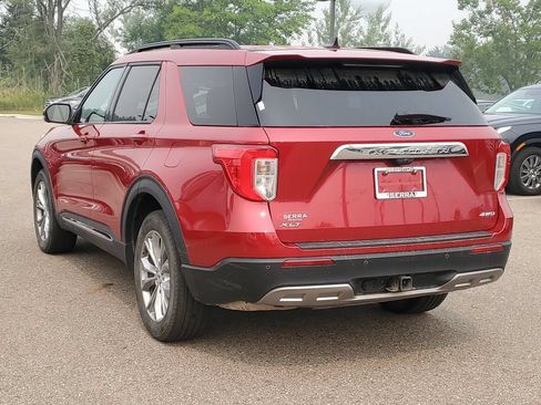 Used 2023 Ford Explorer XLT w/ Equipment Group 202A AWD/4WD image 2