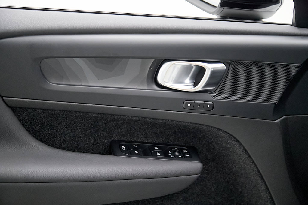 Certified 2023 Volvo XC40 Recharge Plus AWD/4WD image 11