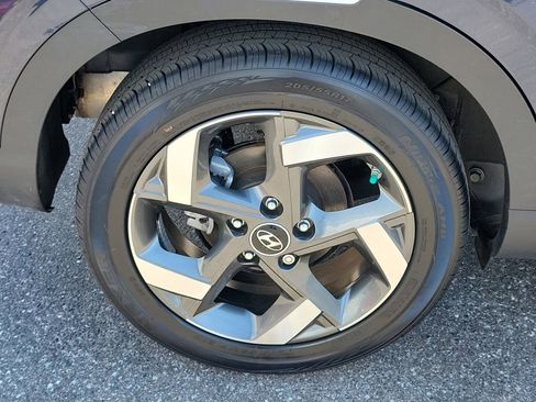 Used 2020 Hyundai Venue FWD image 6