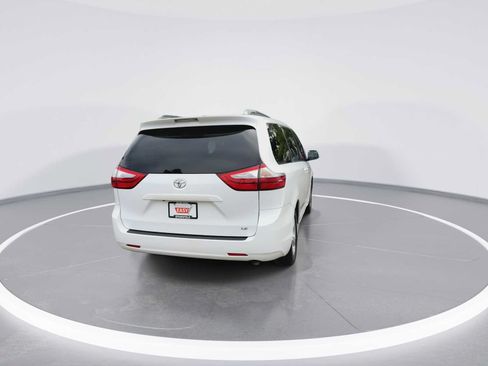 Used 2015 Toyota Sienna LE FWD image 7