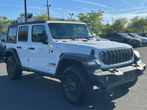 Used 2025 Jeep Wrangler Unlimited Sport AWD/4WD image 3