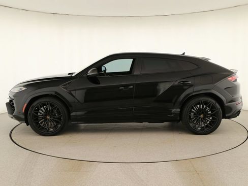 Used 2025 Lamborghini Urus SE AWD/4WD image 2