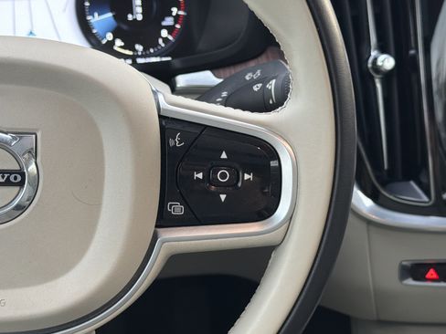 Used 2021 Volvo S60 T5 Momentum image 20