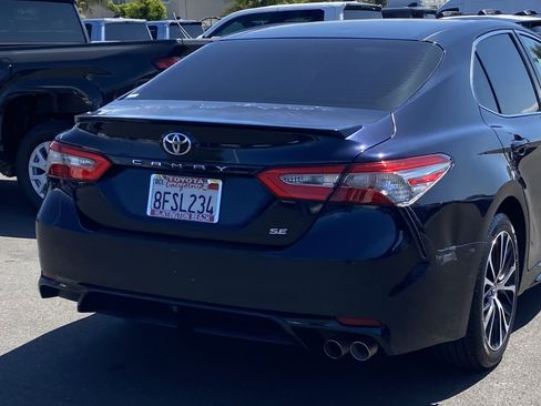 Used 2018 Toyota Camry SE FWD image 4