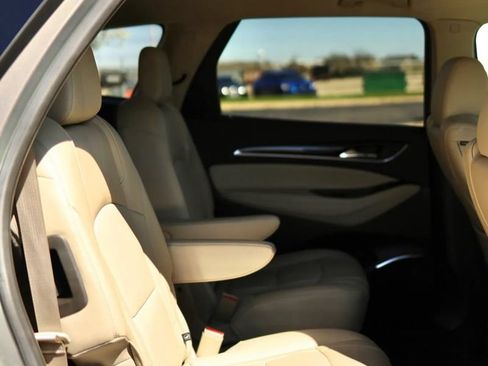 Used 2018 Buick Enclave Essence FWD image 49