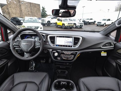 New 2026 Chrysler Pacifica Select w/ S Appearance Package image 25