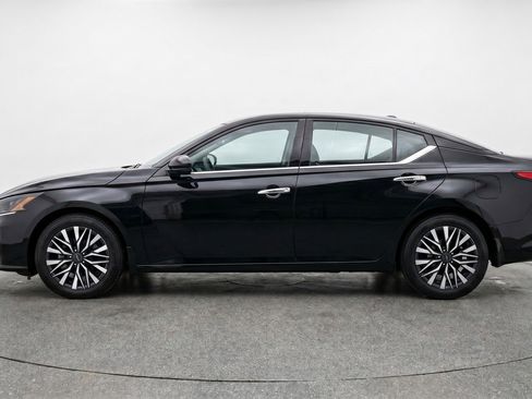 Used 2025 Nissan Altima 2.5 SV FWD image 5