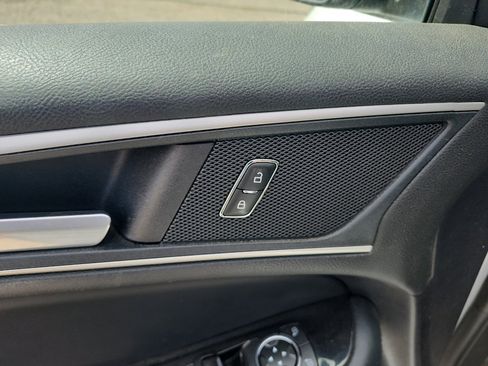 Used 2020 Ford Edge SEL image 21