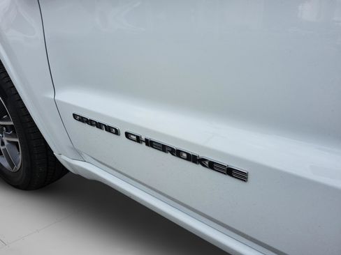 Used 2020 Jeep Grand Cherokee Overland image 30