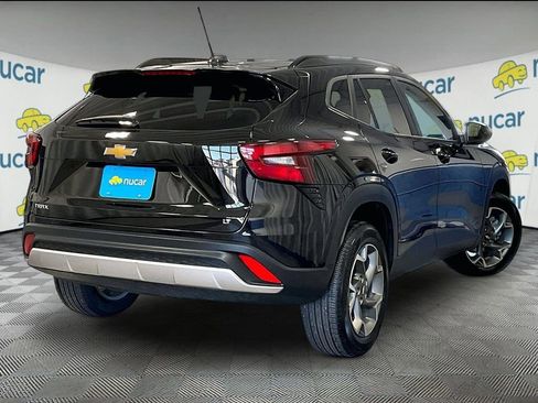 Used 2025 Chevrolet Trax LT w/ LT Convenience Package FWD image 6