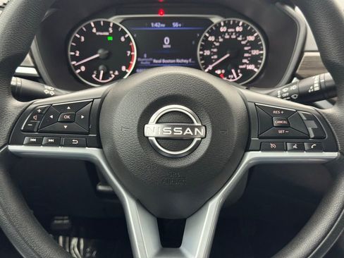 Used 2025 Nissan Altima 2.5 SV FWD image 17
