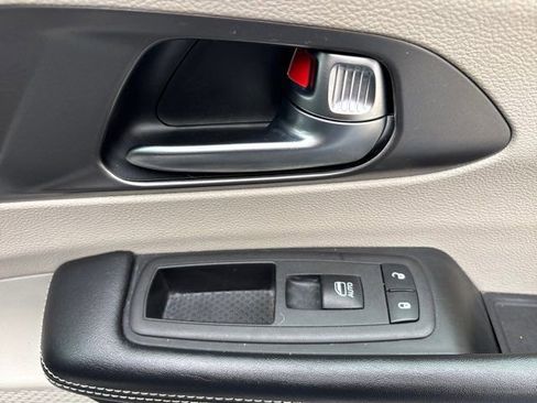 Used 2022 Chrysler Pacifica Touring-L FWD image 70