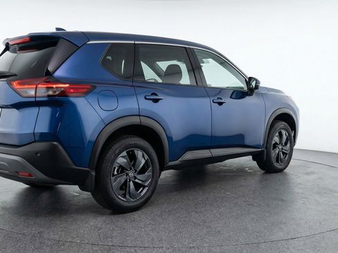 Used 2025 Nissan Rogue SV image 9