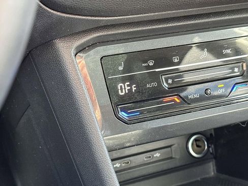 Used 2023 Volkswagen Tiguan SE w/ Panoramic Sunroof Package image 30