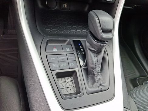Used 2024 Toyota RAV4 LE AWD/4WD image 22