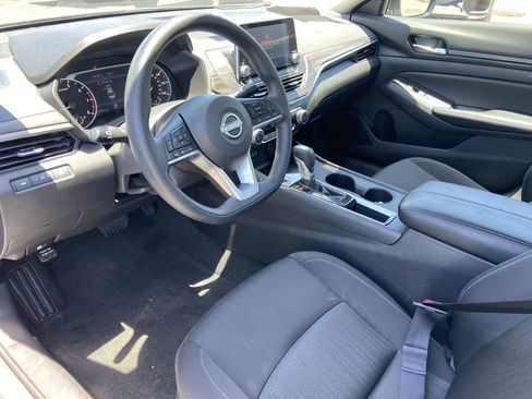 Used 2025 Nissan Altima 2.5 SV FWD image 6