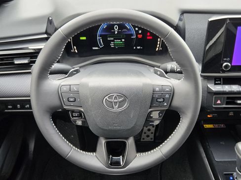 Used 2025 Toyota Camry SE w/ Convenience Package FWD image 15