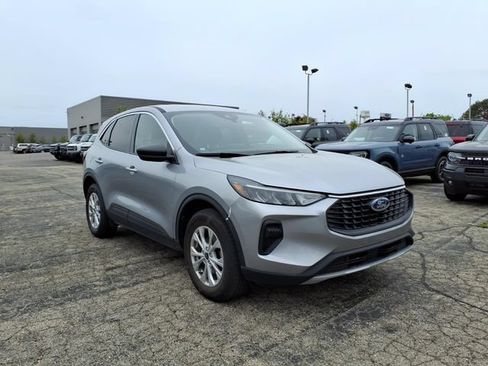 Used 2024 Ford Escape Active AWD/4WD image 3