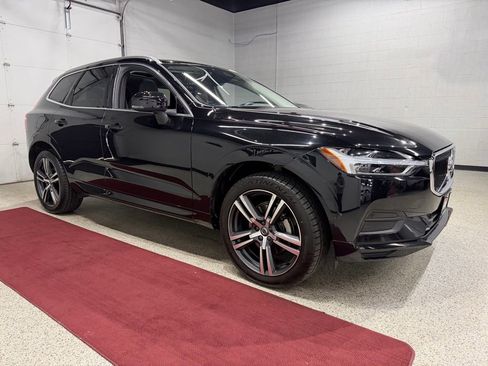 Used 2019 Volvo XC60 T5 Momentum w/ Multimedia Package AWD/4WD image 10