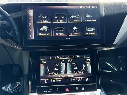 Used 2022 Audi e-tron S Premium Plus AWD/4WD image 27