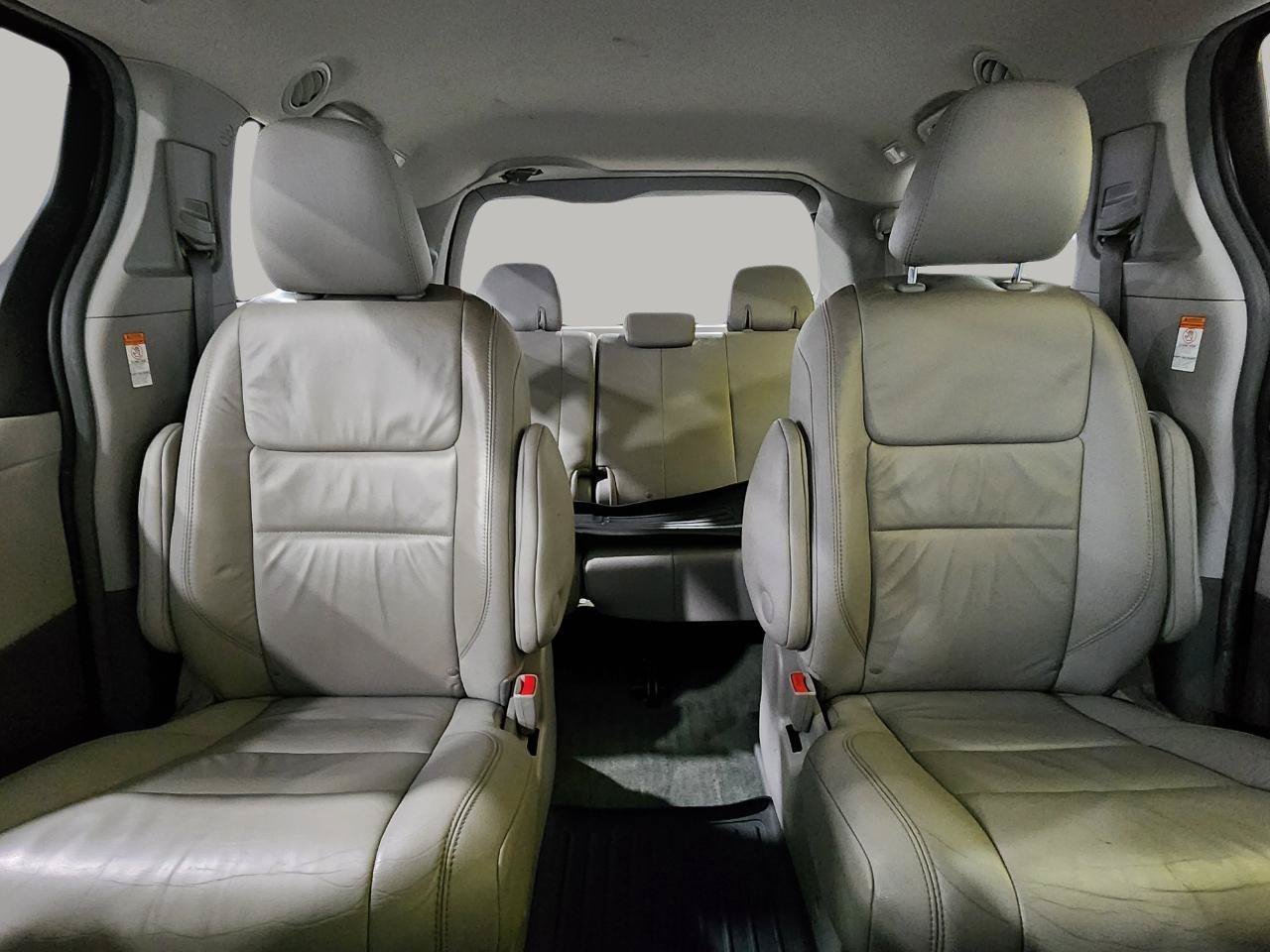 Used 2017 Toyota Sienna XLE AWD/4WD image 28