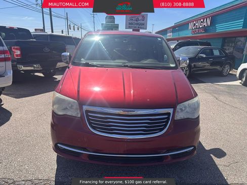 Used 2012 Chrysler Town & Country Touring-L w/ Premium Group FWD image 6