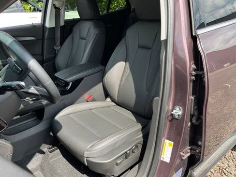 Used 2024 Buick Envision Preferred AWD/4WD image 3