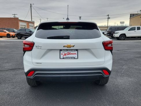 Used 2025 Chevrolet Trax LS FWD image 4