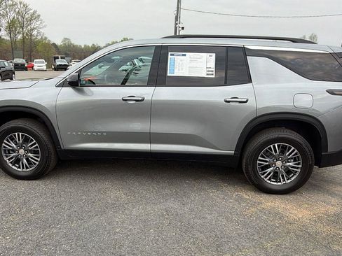 Used 2026 Chevrolet Traverse LT FWD image 8