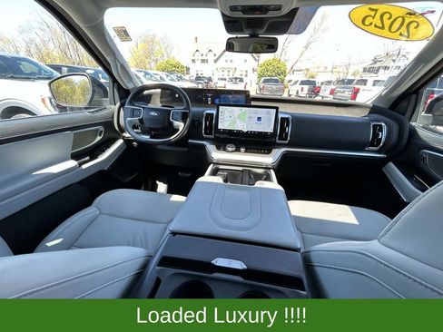 Used 2025 Ford Expedition Platinum w/ Driver's Package AWD/4WD image 18