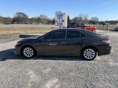 Used 2020 Toyota Camry LE image 8