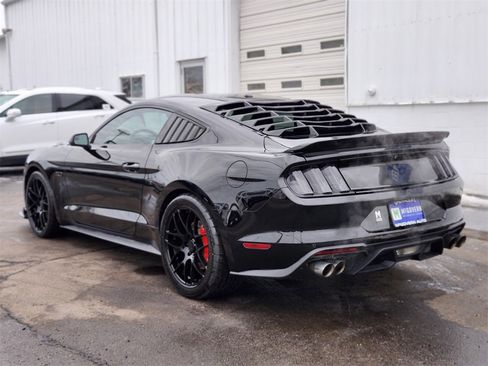 Used 2019 Ford Mustang GT image 3