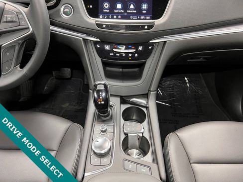Used 2025 Cadillac XT5 Luxury image 6