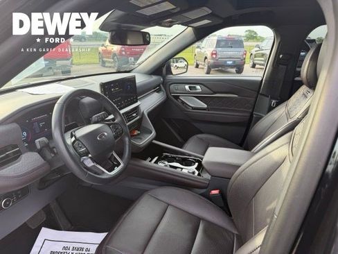 Used 2025 Ford Explorer Platinum w/ LUX Leather Package AWD/4WD image 18