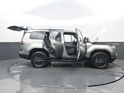 Used 2024 Lexus GX 550 w/ Cold Area Package AWD/4WD image 34