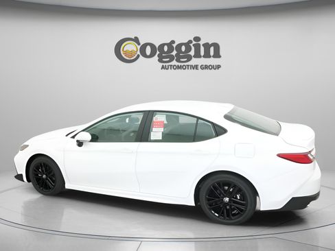 New 2026 Toyota Camry SE FWD image 8