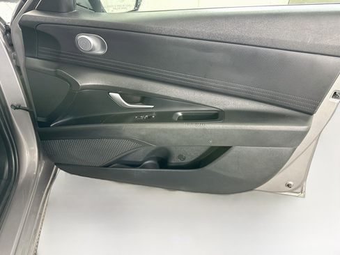 Used 2021 Hyundai Elantra SE FWD image 30