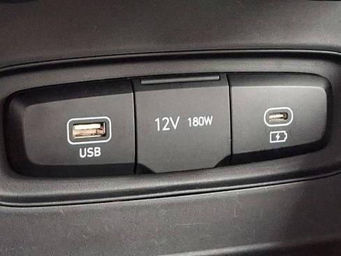 Used 2024 Hyundai Venue SEL FWD image 25