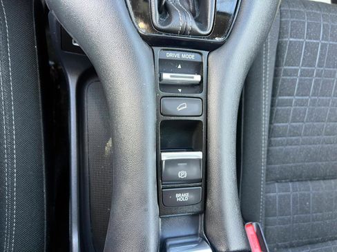 Certified 2023 Honda HR-V LX image 28