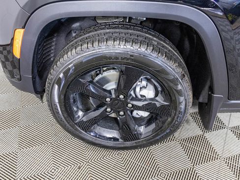 New 2025 Jeep Grand Cherokee Limited w/ Luxury Tech Group II image 41