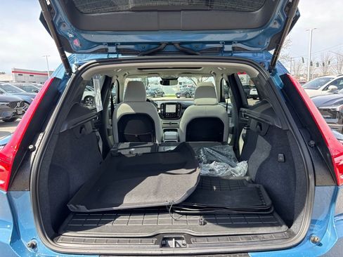 Certified 2023 Volvo XC40 B5 Plus w/ Driver Assist Package AWD/4WD image 25