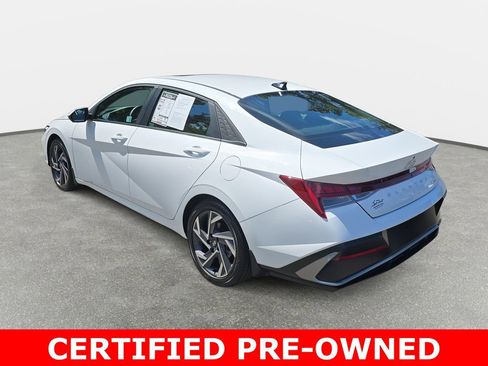 Used 2025 Hyundai Elantra Limited image 7