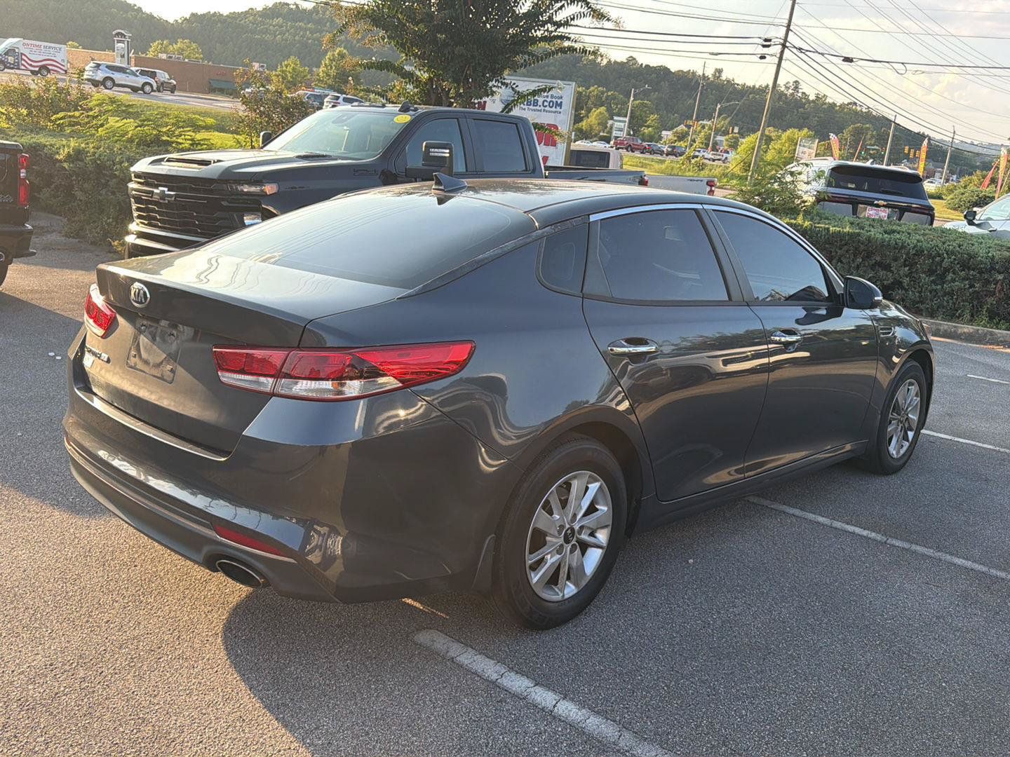 Used 2017 Kia Optima LX FWD image 3