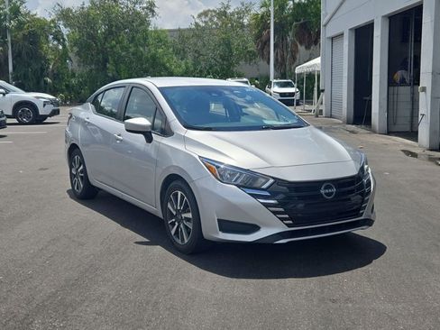 Used 2024 Nissan Versa SV FWD image 3