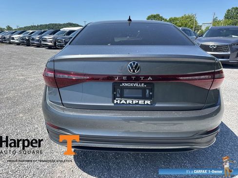 Used 2025 Volkswagen Jetta Sport FWD image 4