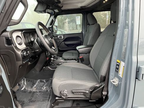 Used 2024 Jeep Wrangler Willys image 10