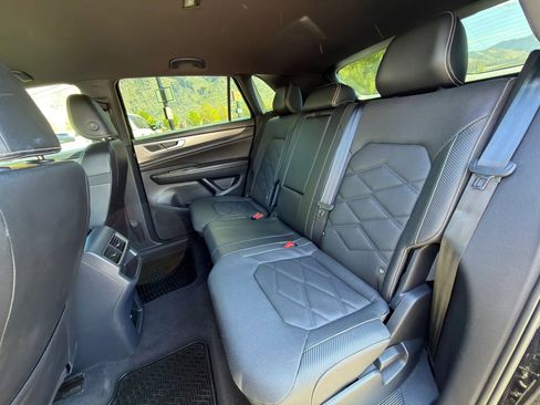 Used 2024 Volkswagen Atlas Cross Sport SE image 23