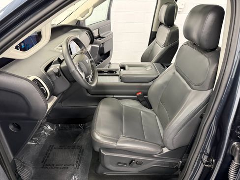 Used 2025 Ford Expedition Active AWD/4WD image 11
