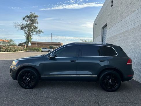 Used 2012 Volkswagen Touareg TDI image 5